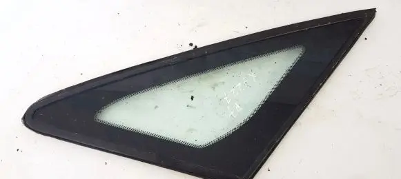 Toyota Avensis Verso Front triangle window/glass 