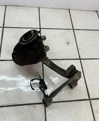 Mercedes-Benz C W205 Front wheel hub 2052200