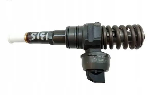 Skoda Fabia Mk2 (5J) Fuel injector 038130073AG