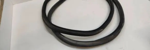 Trunk rubber seal (body)