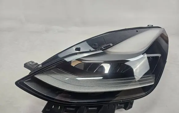 Tesla Model 3 Headlight/headlamp 1514952-00-D