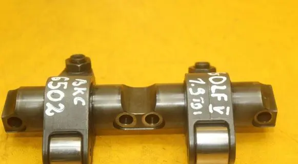 Volkswagen Golf V Camshaft 038443H