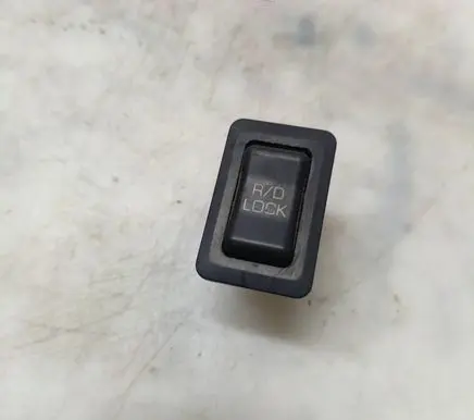Mitsubishi Pajero Other switches/knobs/shifts 