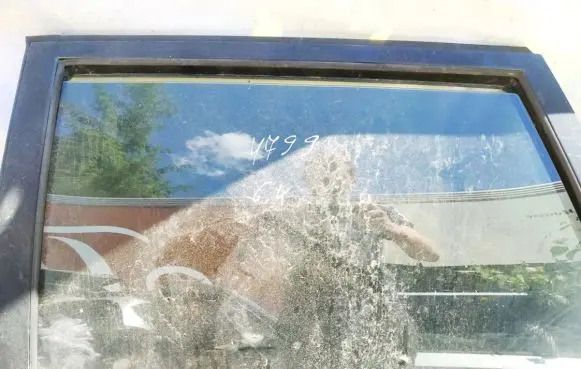 Volvo S40, V40 Rear door window glass