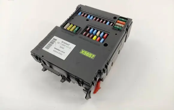 Smart ForTwo I MC01 Fuse module 0011868V013 5WK45090