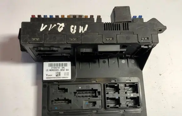 Mercedes-Benz E W211 Fuse module 2115457101 A2115451083