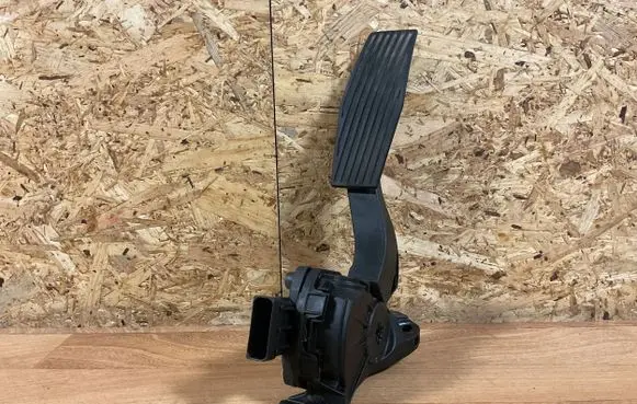 Opel Insignia A Accelerator throttle pedal 13237352 6PV00976500 12012009