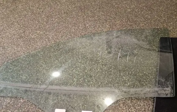 Mazda CX-3 Front door window glass four-door