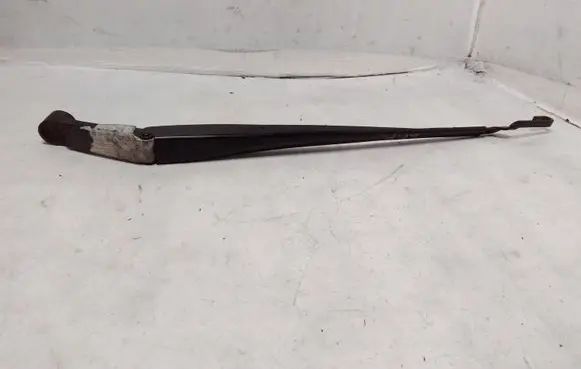 Toyota Prius (XW30) Front wiper blade arm