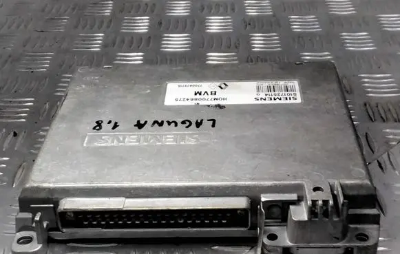 Renault Megane I Engine control unit/module S101725114 HOM7700864275