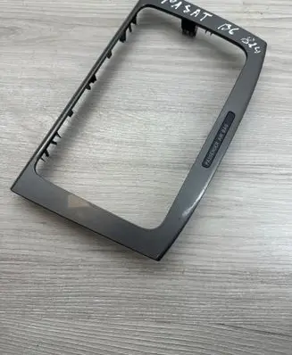 Volkswagen PASSAT B6 Radio/GPS head unit trim 3C0858069M