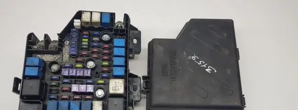 Hyundai Santa Fe Fuse module 919502B100