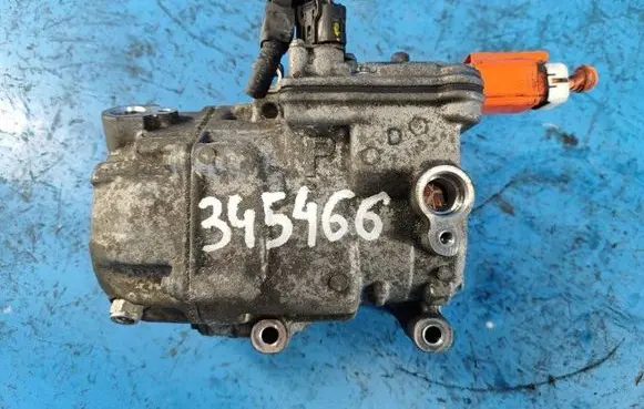 Toyota Prius+ (ZVW40) Air conditioning (A/C) compressor (pump) 8837047060