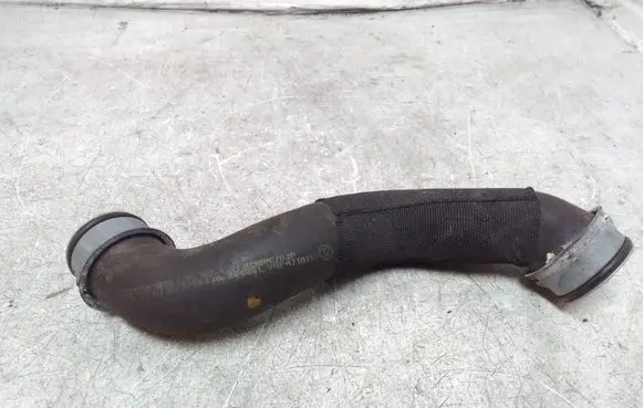 Mercedes-Benz C W204 Engine coolant pipe/hose A2125018282