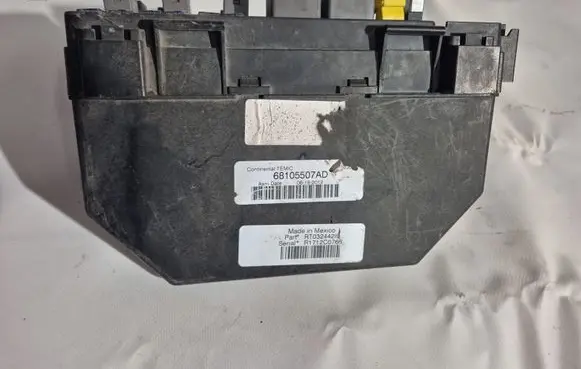 Chrysler Town u0026 Country V Fuse box set R1712C0766 BT032442 RT03244219