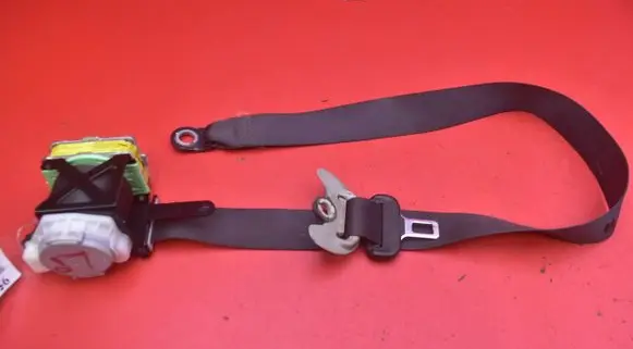 Toyota Corolla E120 E130 Front seatbelt 1033184