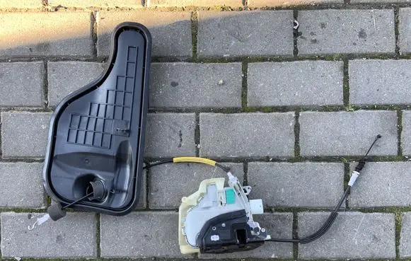 Audi Q5 SQ5 Front door lock 8J1837015F
