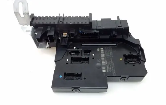 Mercedes-Benz C W204 Fuse module A2049000902