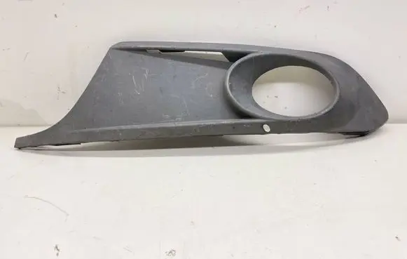 Volkswagen Jetta VI Front fog light trim/grill 5C6853665A