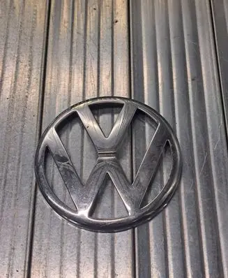 Manufacturer badge logo/emblem