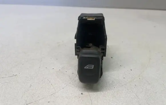 Volvo V70 Electric window control switch 9472275