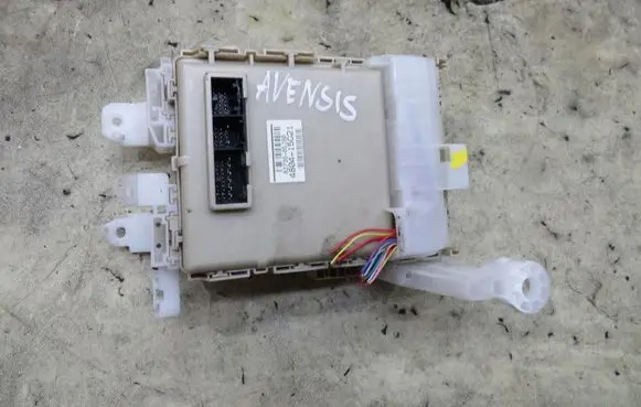 Toyota Avensis T270 Fuse box set 82730-05J90