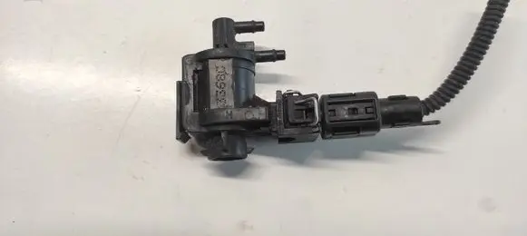 Volkswagen Golf IV Turbo solenoid valve 1J0906283A 3368C