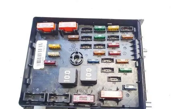 Volkswagen PASSAT B7 Fuse box set 3c0937125a 6359-5743