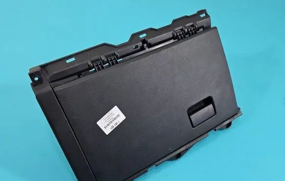 Glove box