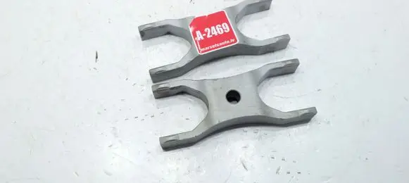 Volkswagen PASSAT B8 Fuel Injector clamp holder 04L216A