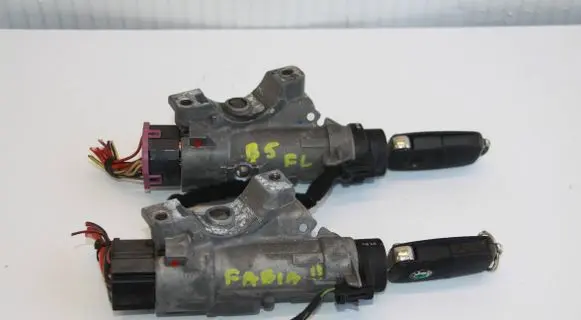 Volkswagen PASSAT B5.5 Ignition lock 4B0905851