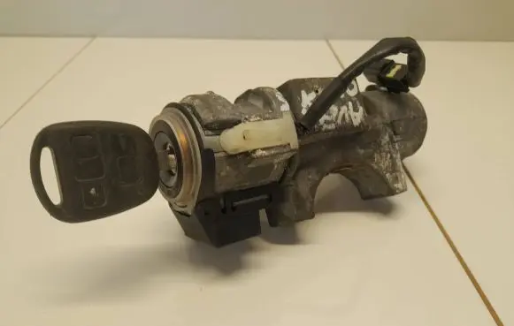 Toyota Avensis T250 Ignition lock N05015178