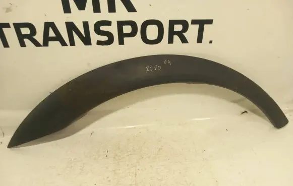 Rear fender molding trim
