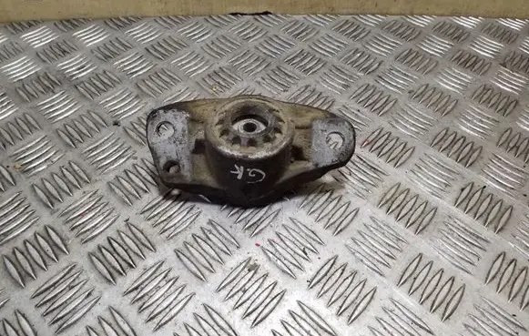 Skoda Octavia Mk2 (1Z) Front shock absorber mounting bracket 3C0513353
