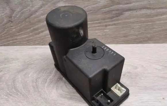 Audi 100 S4 C4 Central locking vacuum pump 4A0862257A