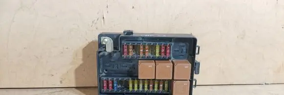 Jaguar XJ X308 Fuse module LNC2822CA 2822CA