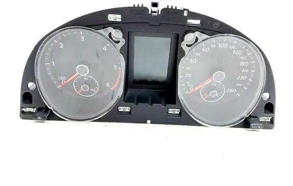Volkswagen PASSAT B7 Speedometer (instrument cluster) 3AA920870D