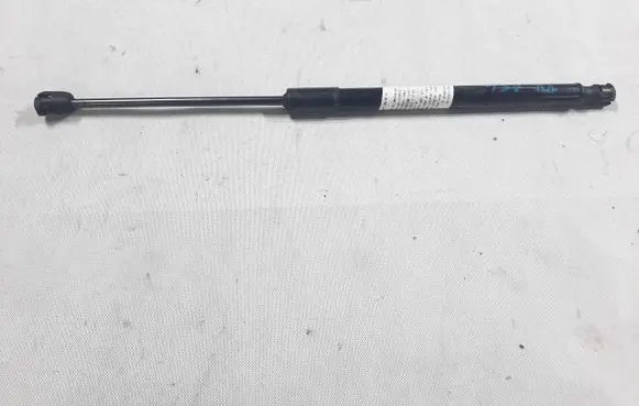 Hyundai Kona I Tailgate strut 