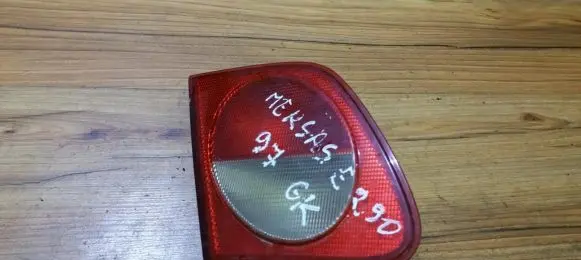 Mercedes-Benz E W210 Tailgate rear/tail lights