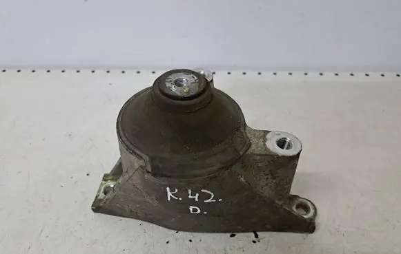 Honda Civic Engine mount bracket