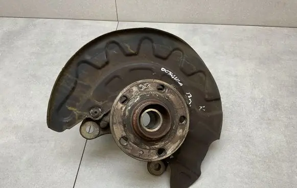 Front wheel hub