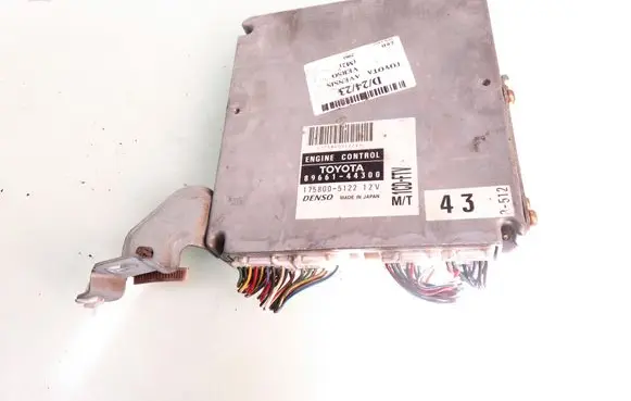 Toyota Avensis T220 Engine control unit/module 1758005122 8966144300
