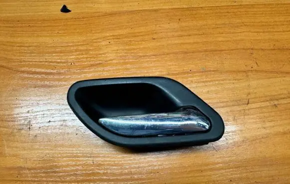 BMW 5 E39 Front door interior handle 7032926