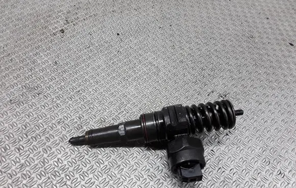 Audi A4 S4 B5 8D Fuel injector 038130073H