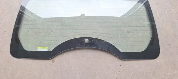 Mitsubishi Pajero Rear windscreen/windshield window 