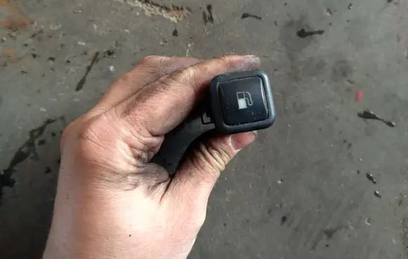 Volkswagen Golf IV Fuel tank opening switch 3b0959833a 03000313