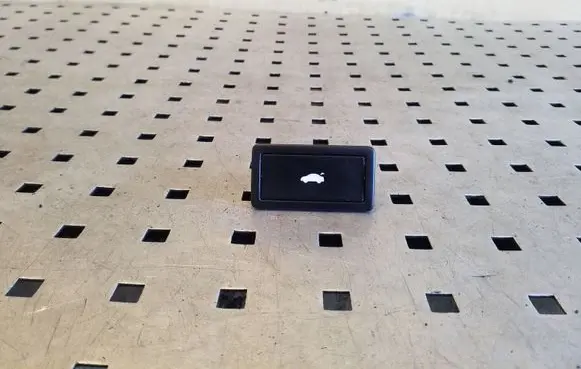 Tailgate opening switch
