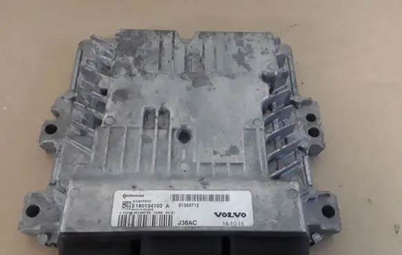 Volvo V40 Engine control unit/module S180134103A J38AC