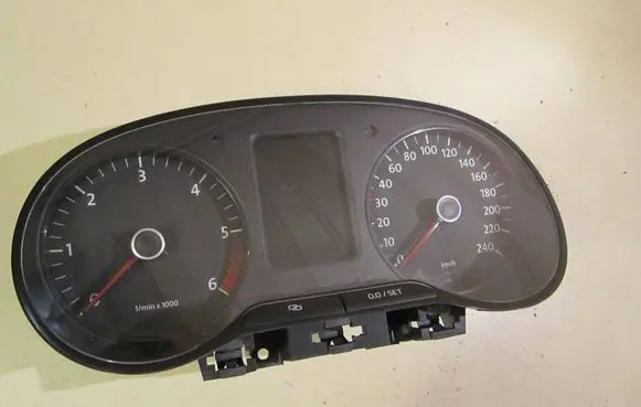Speedometer (instrument cluster)