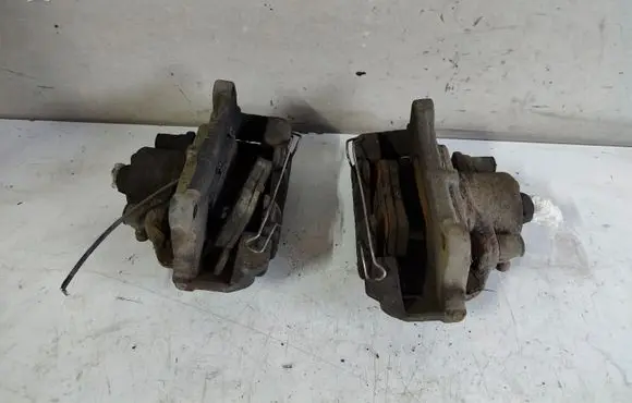Volkswagen PASSAT B6 Front brake caliper